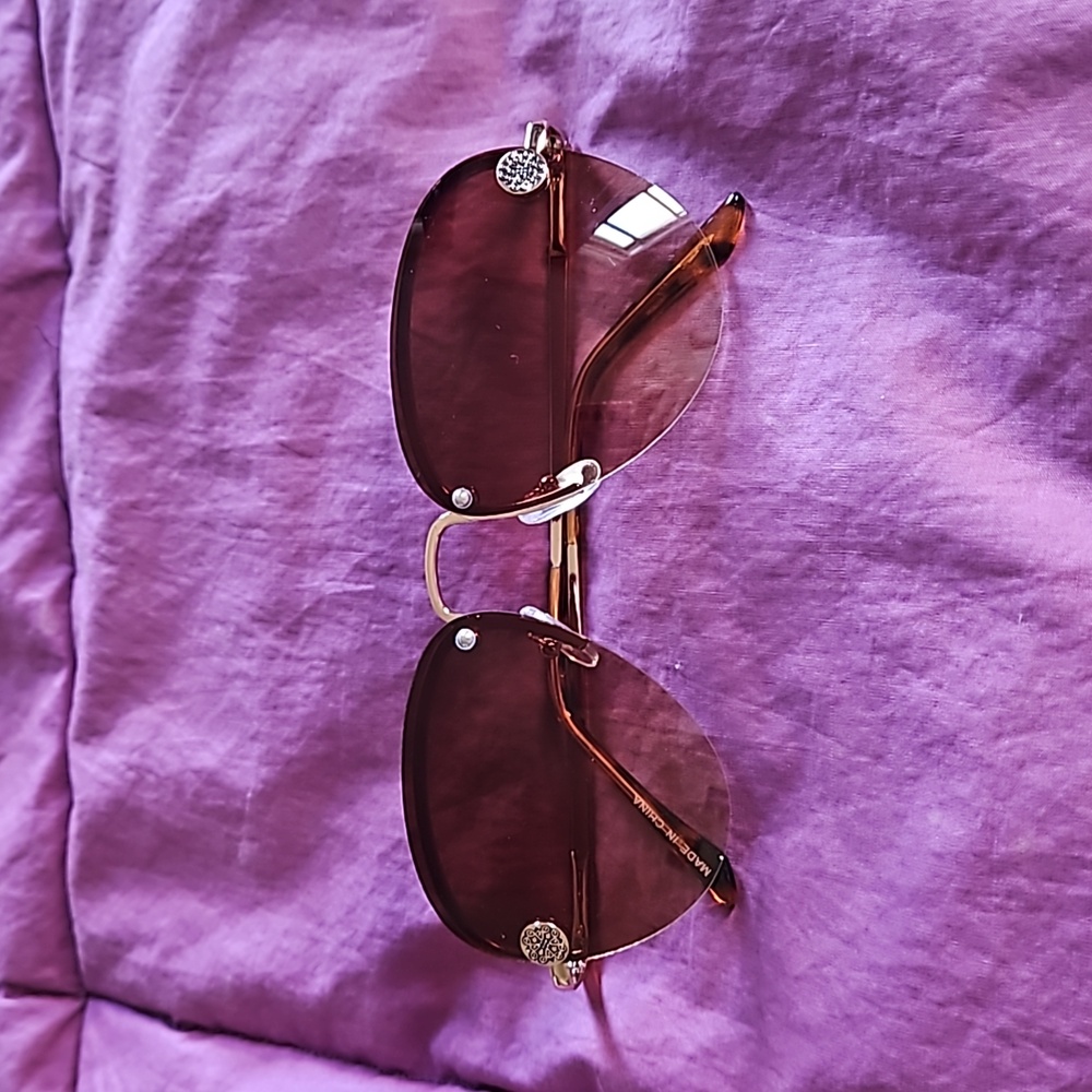 Women's Gold Aviator Sunglasses w Amber Lenses, Gold Filigree Accent & Case NWOT